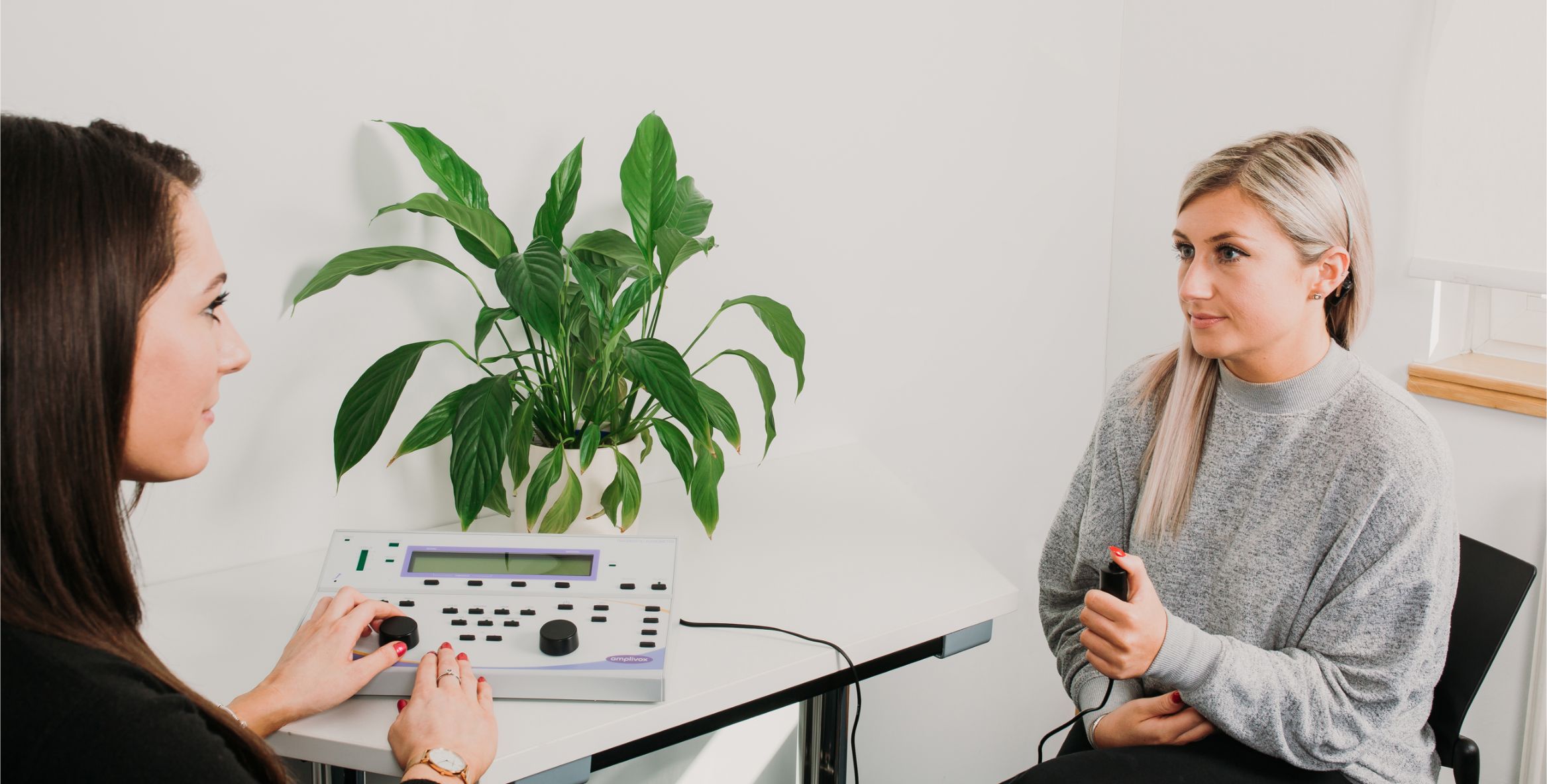 Amplivox 270 Diagnostic Audiometer with Audiocups